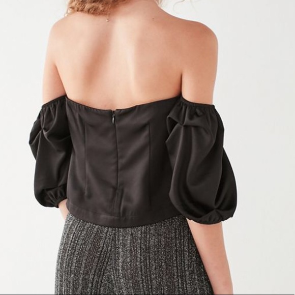 Urban Outfitters Off the Shoulders Satin Blouse NWT - Picture 4 of 7